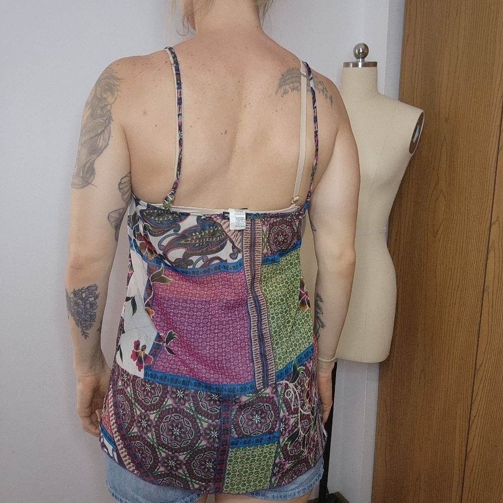 Lily White Floral Patchwork Sleeveless Top Size Medium - Picture 3 of 4